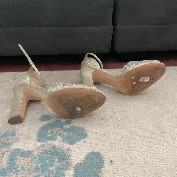 Badgley Mischka gold and silver heels - Picture 4 of 6